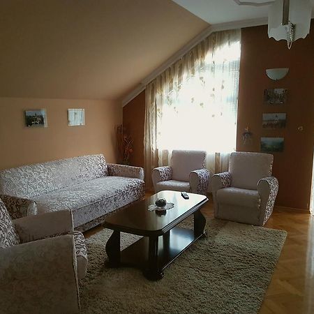 קומאנובו Apartment Cace מראה חיצוני תמונה