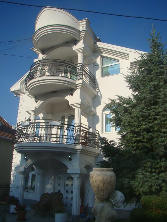 קומאנובו Apartment Cace מראה חיצוני תמונה