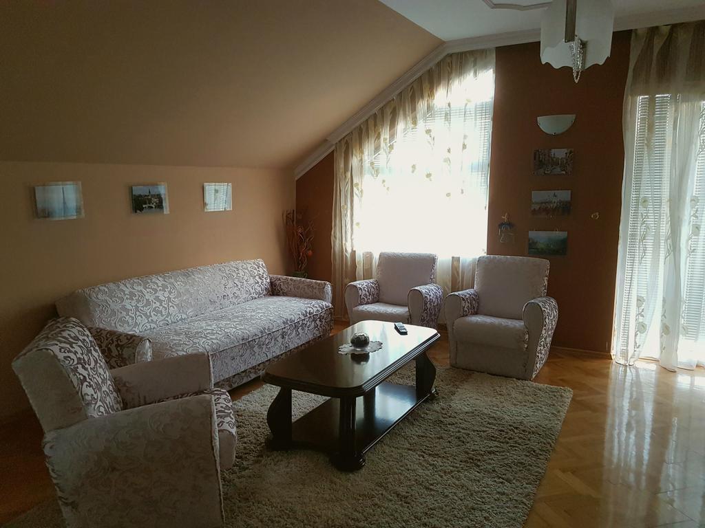 קומאנובו Apartment Cace מראה חיצוני תמונה