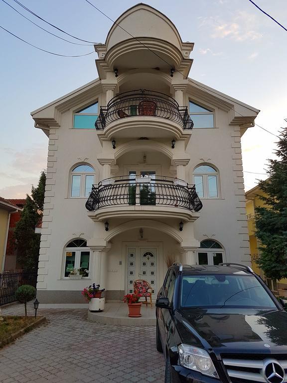 קומאנובו Apartment Cace מראה חיצוני תמונה