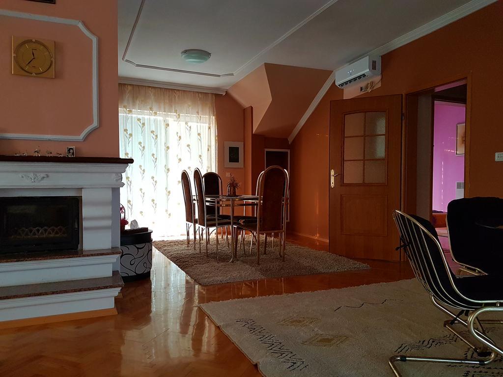 קומאנובו Apartment Cace מראה חיצוני תמונה